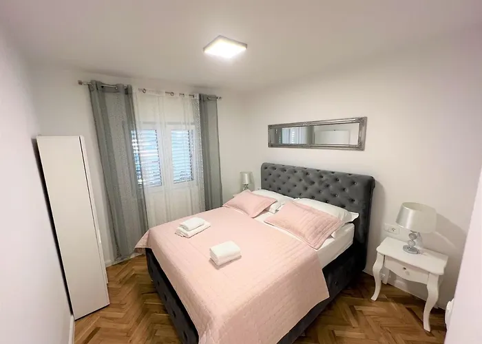 Apartment Makarska דירה מאקרסקה